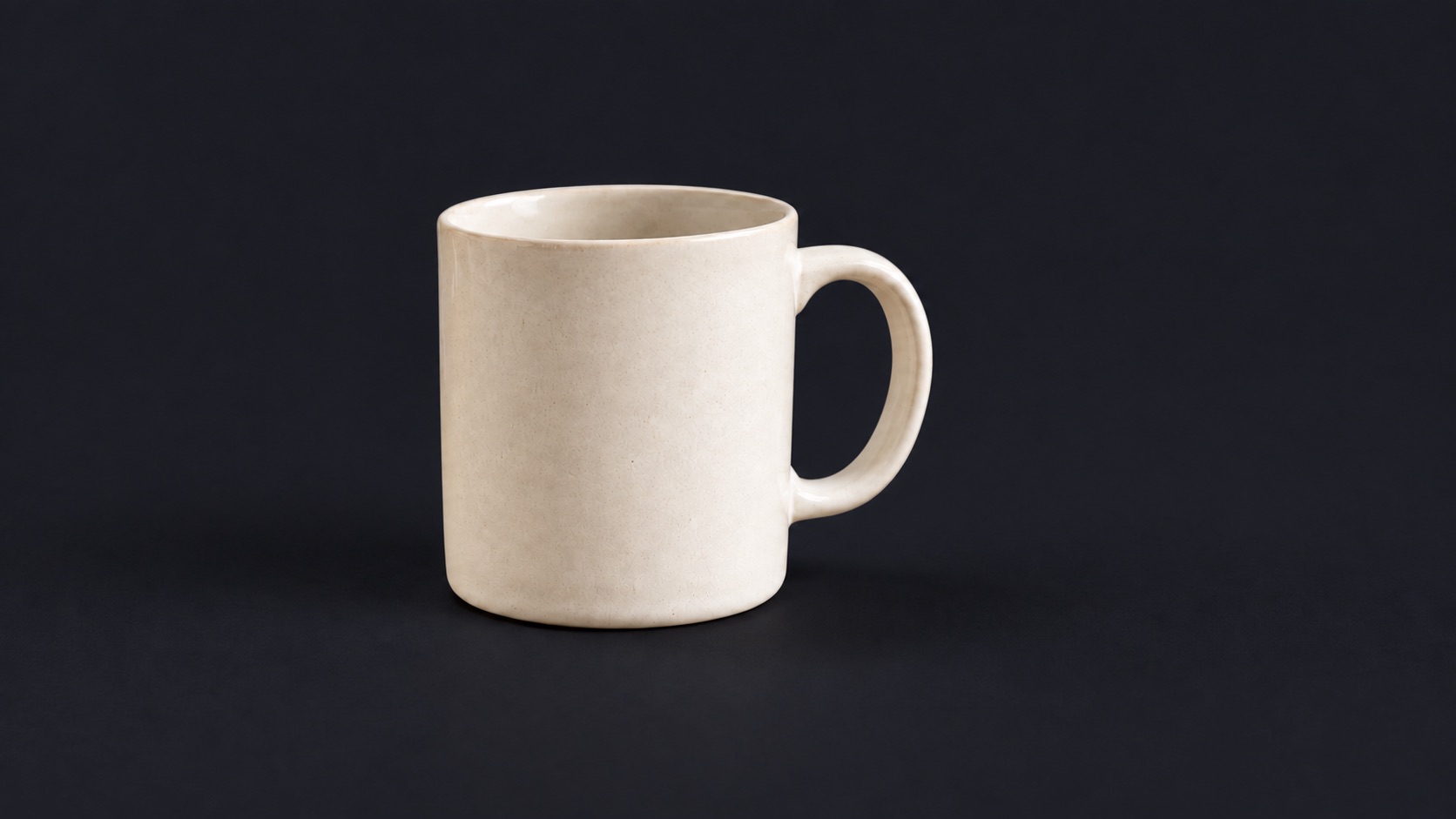 Вариант product shot на тёмном фоне